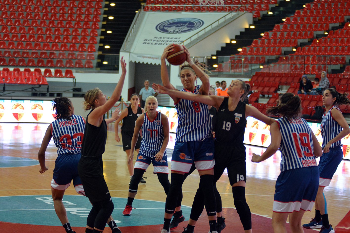 Kayseri Basketbol İle Adana Basketbol Karşılaştı