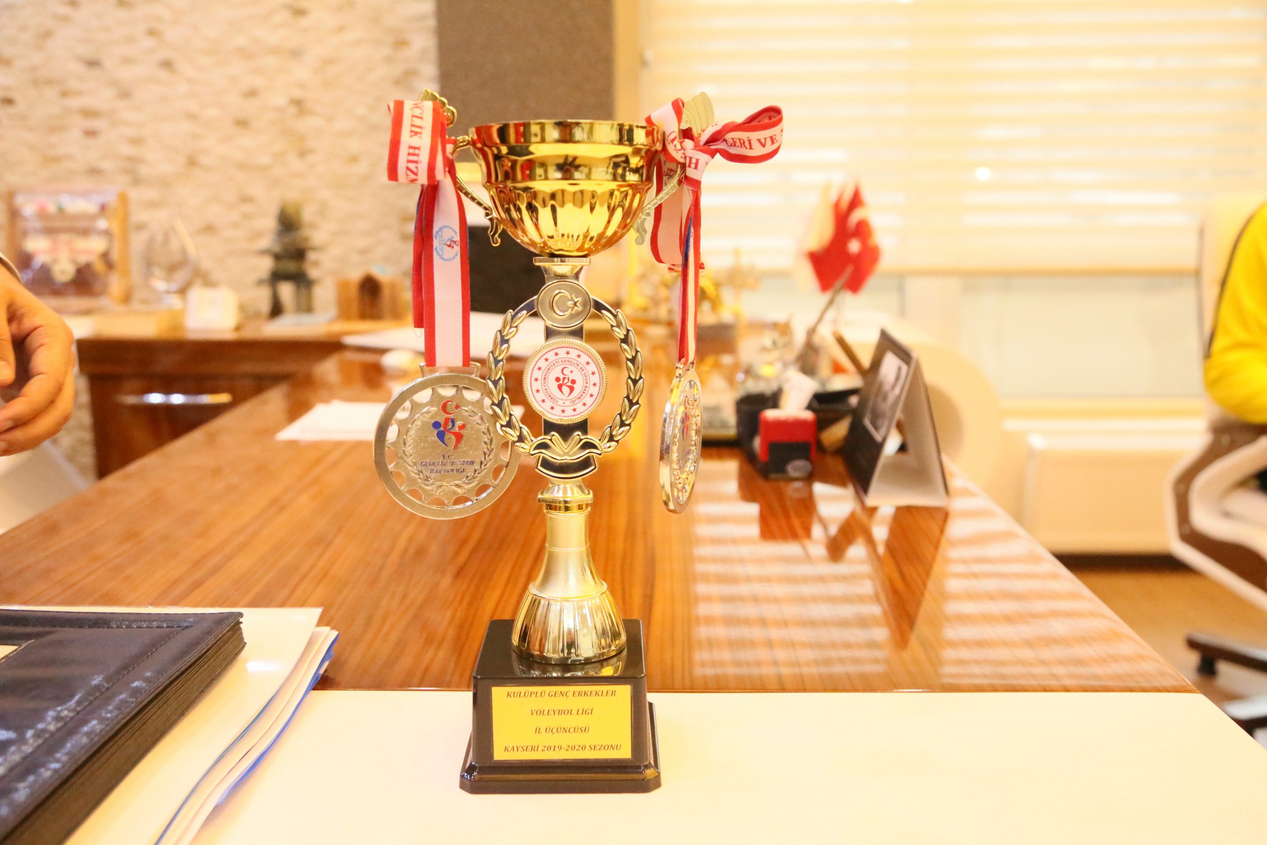 Develi Belediyesi Voleybol Kulübünün genç takımından üçüncülük başarısı