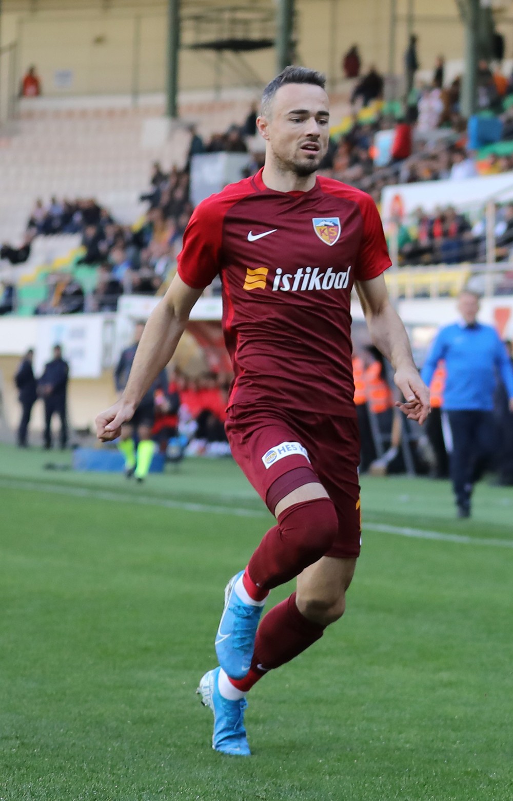 Zoran Kvrzic, ilk maçında kırmızı kart gördü