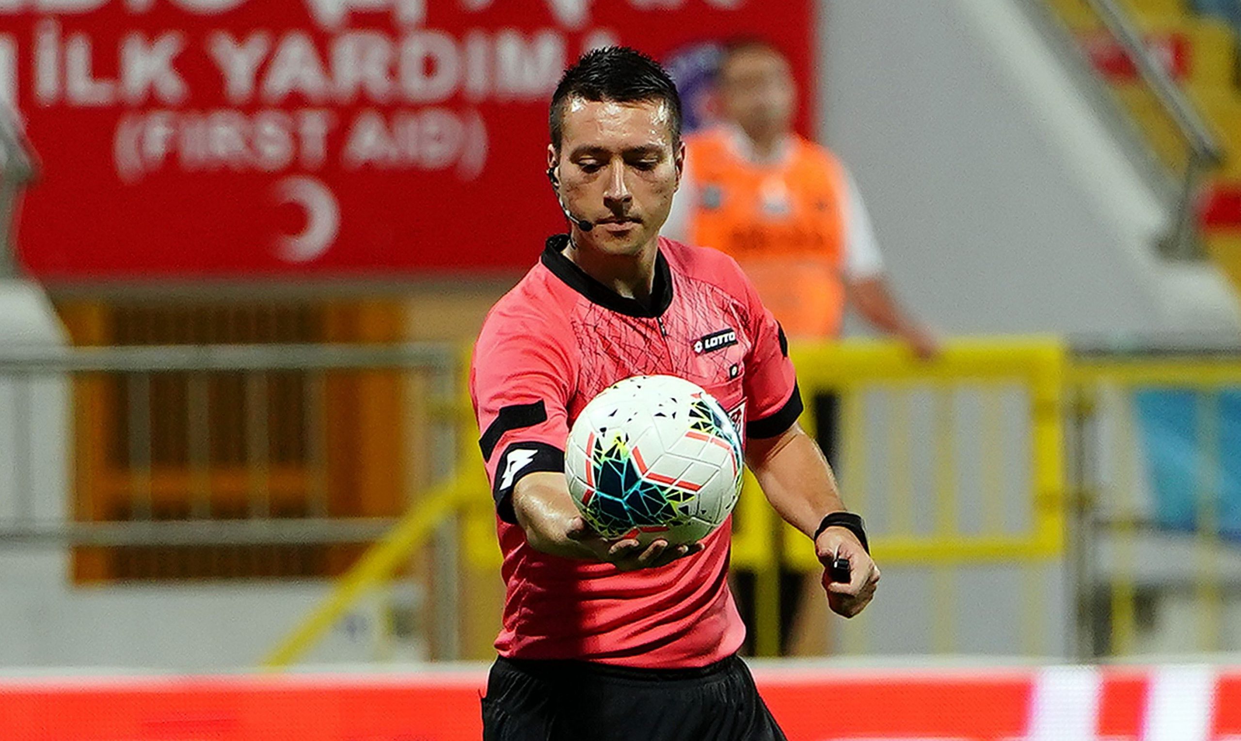 Galatasaray-Kayserispor maçını Zorbay Küçük yönetecek