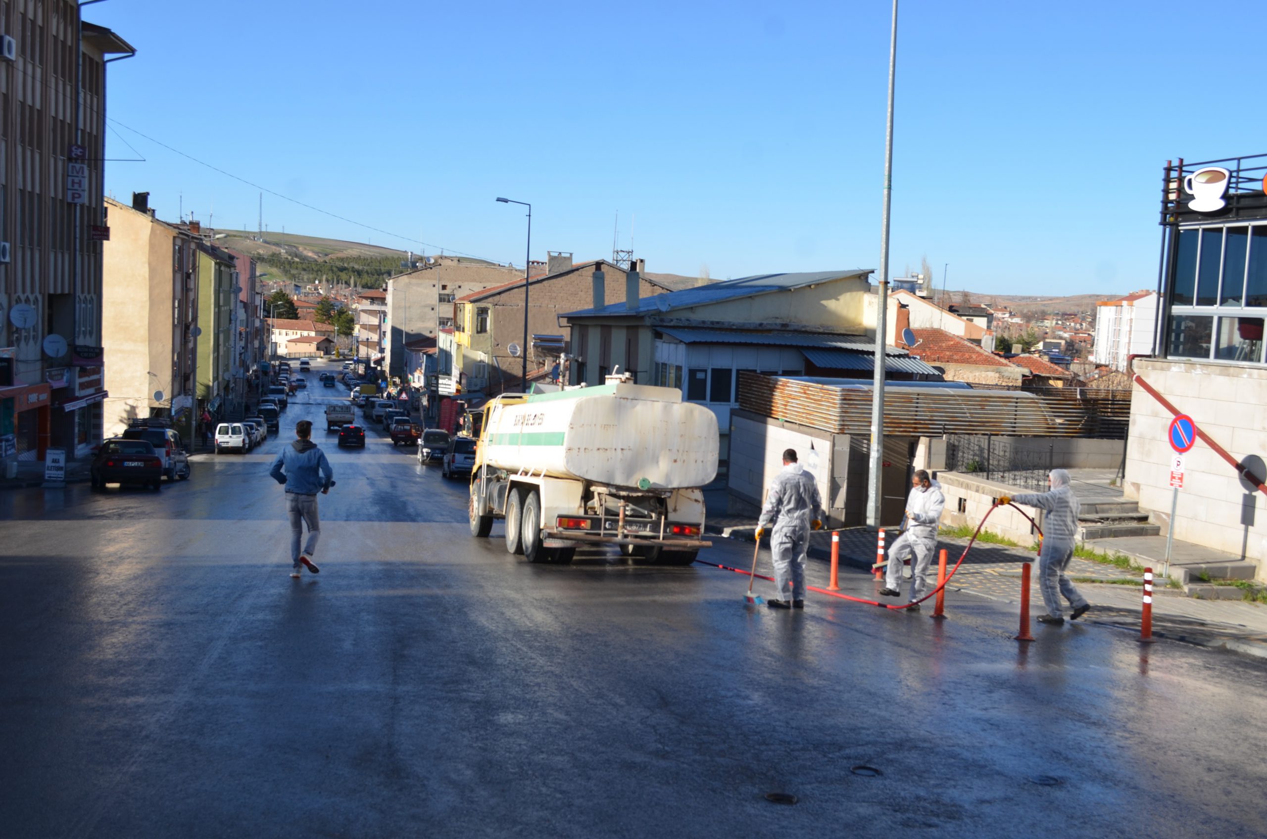 Bünyan Belediyesi cadde ve sokakları sabunlu suyla yıkadı