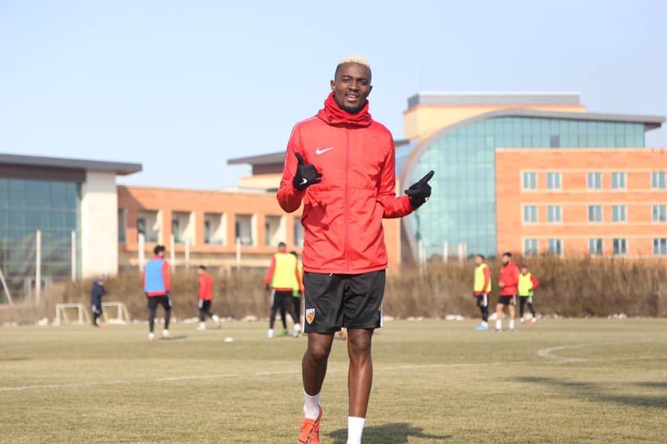 Kayserisporlu Bernard Mensah, “Şampiyonlar Ligi’nde oynamak istiyorum”