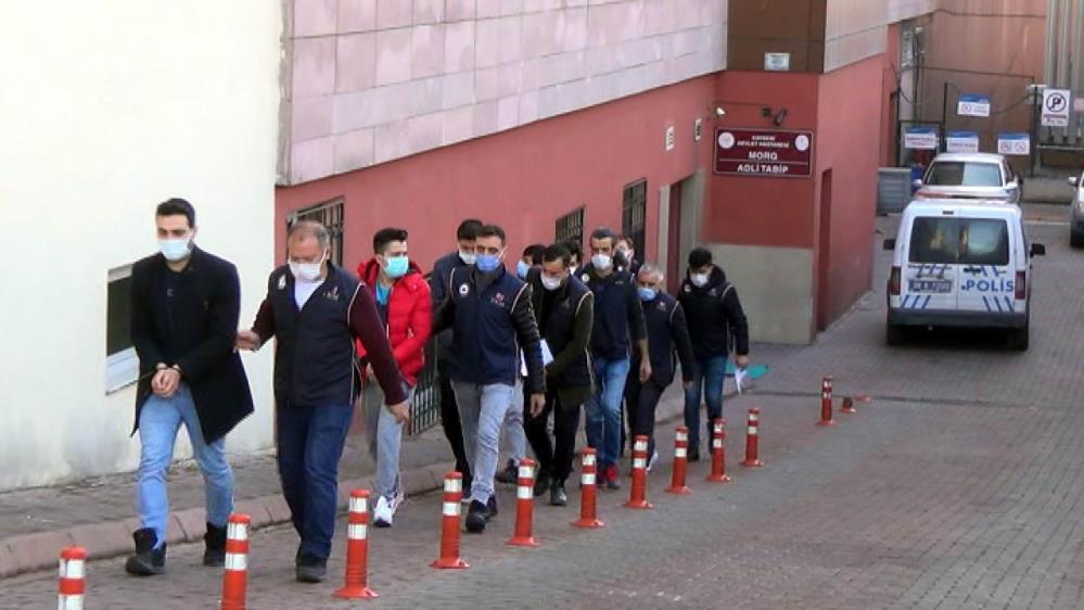 Kayseri’de FETÖ operasyonunda gözaltına alınan 15 kişiden 6’sı adliyeye sevk edildi