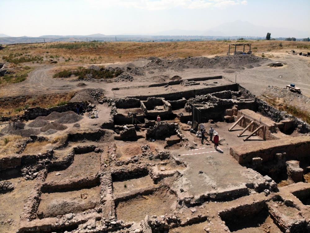 Kültepe’de Bakır-Taş (Kalkolitik) Devri’ne ait kalıntılara ulaşıldı